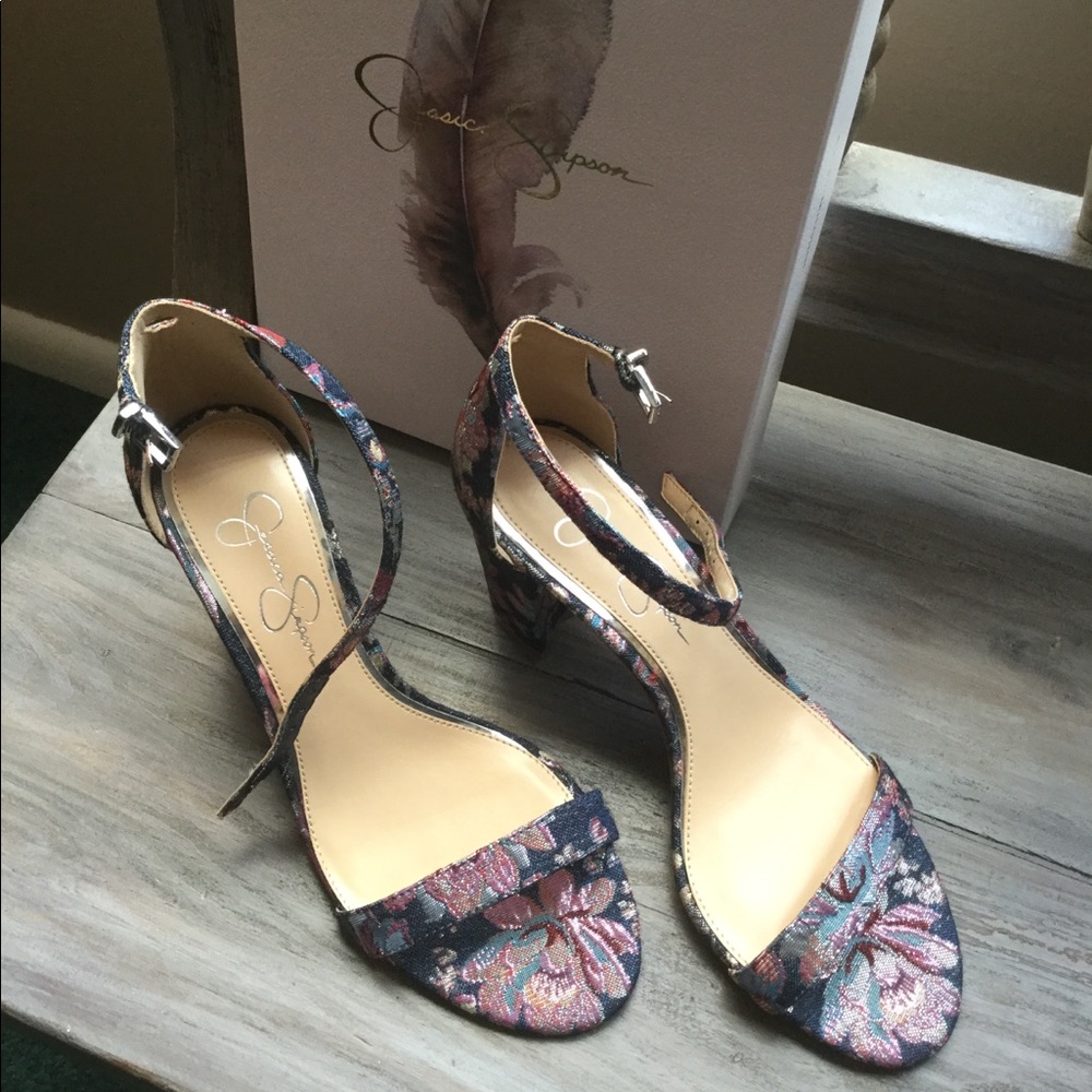 Size 10. New! JessicaSimpson adorable heels - Picture 2 of 8